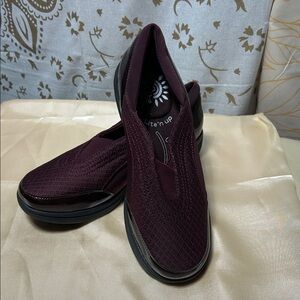 SoLite by easy street Slip On Comfort Sneakers NWOT